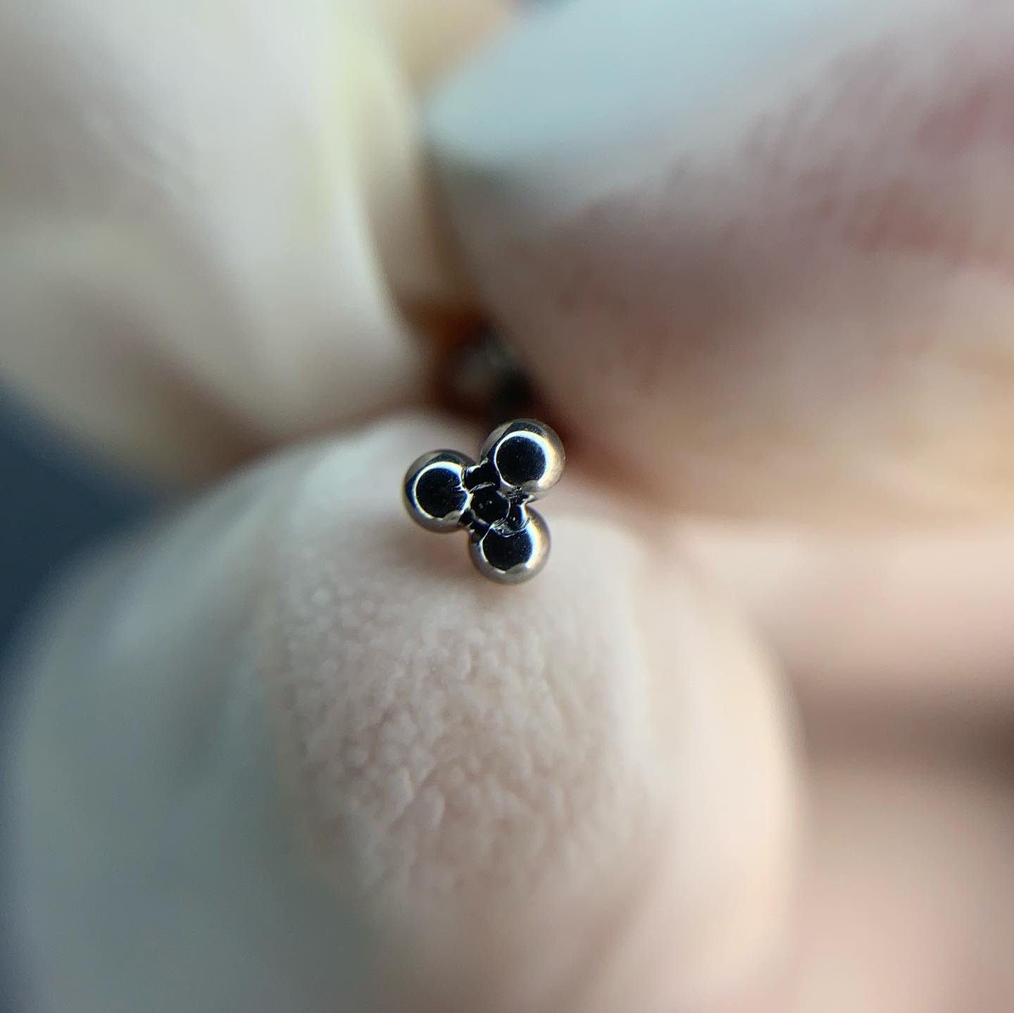 F136 Alloy Three Ball Internal Thread Earrings Nose Studs G23 Titanium Single Horse Eye Zircon Lip Stud Piercing Jewelry_voghion.com