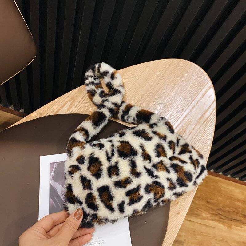 2025 Autumn and Winter New Leopard Print Stuffed Bag Women's Retro Hot Girl Style Fashion Niche Design Handheld Stuffed Women's Bag 2025 Autumn and Winter New Leopard Print Stuffed Bag Women's Retro Hot Girl Style Fashion Niche Design Handheld Stuffed Women's Bag