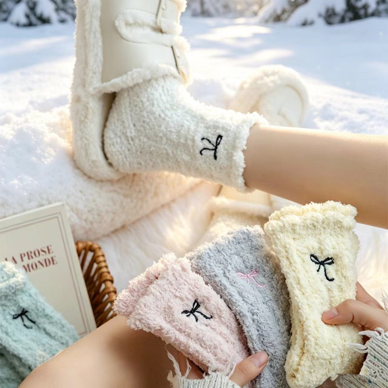 Coral Fleece Socks for Women with Cute Bow, Warm and Thickened, Plush Home Sleep Floor Maternity Socks, Light Pink