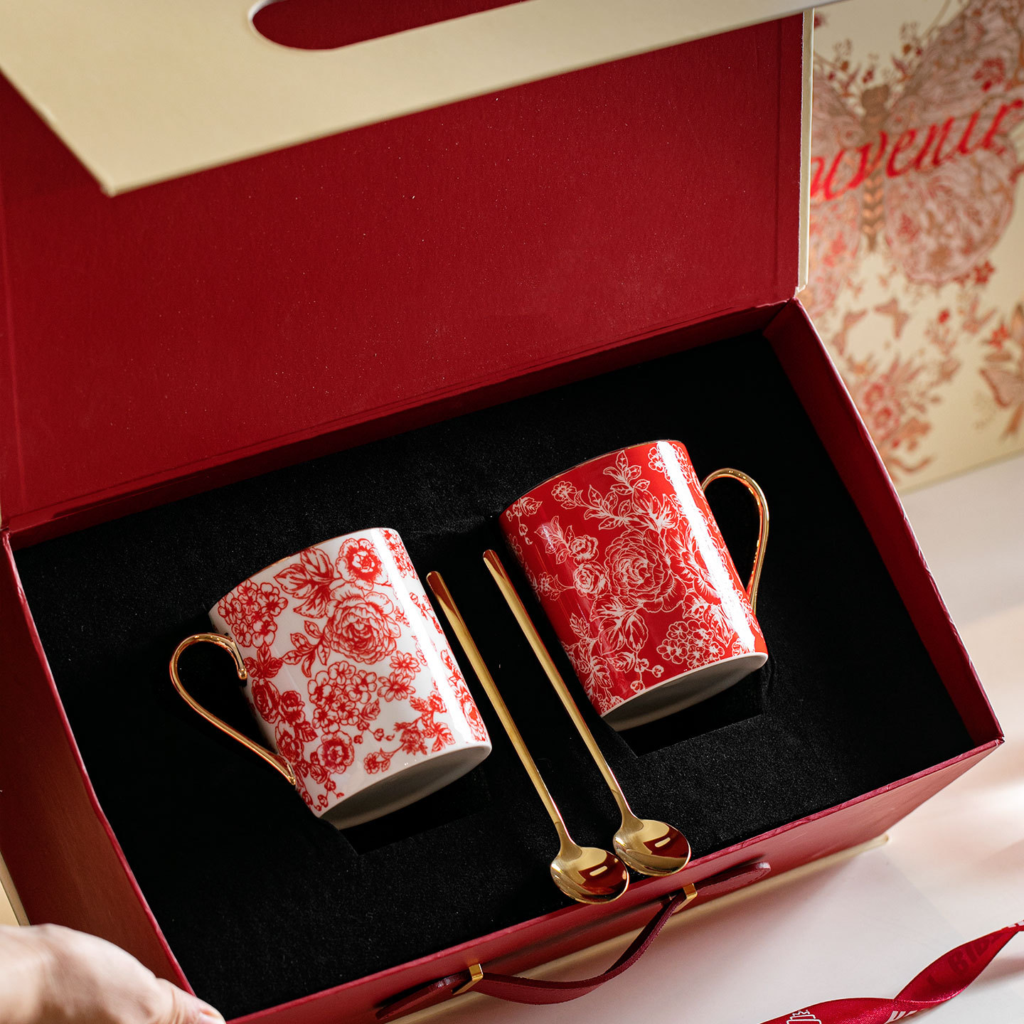 Shane Creative Japanese Rose Cup Juego de taza de té de la tarde de porcelana de hueso de lujo ligero Regalo de boda de cumpleaños de novia