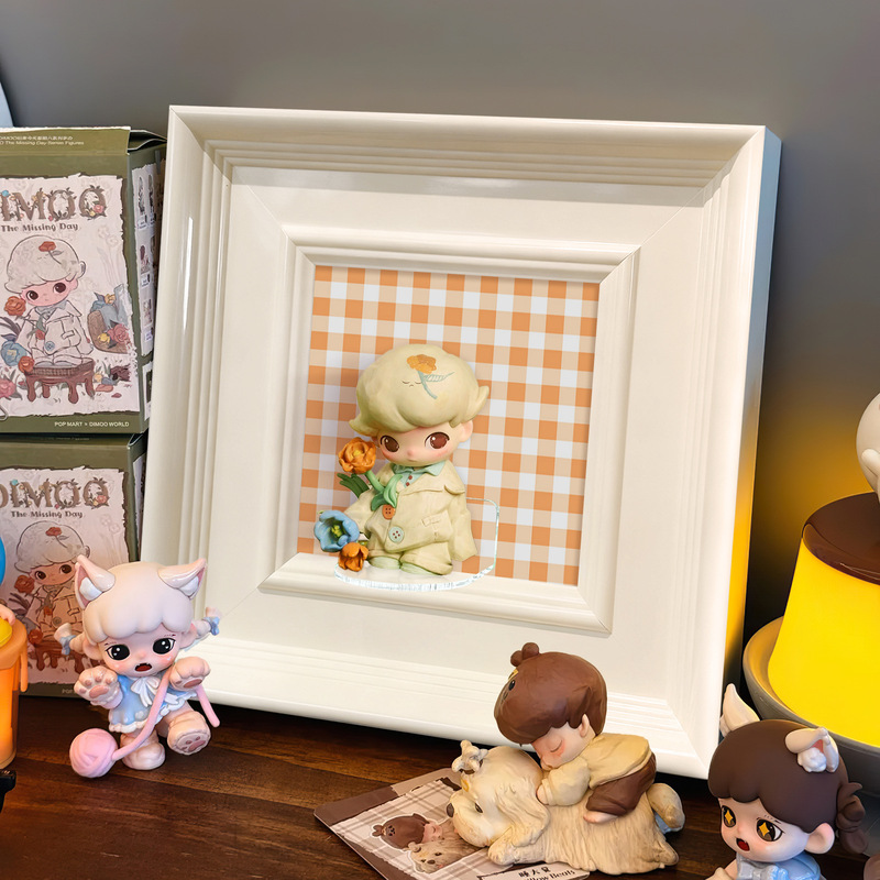 Small Decorative Painting on the Wall, Star Man Blind Box Storage Display Stand, Living Room Corner Bubble Mart Figure Display Photo Frame