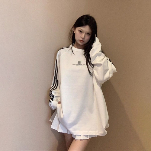 A Hong Kong-style vintage trendy retro versatile digital print hoodie, loose couple's round neck hoodie jacket, new.