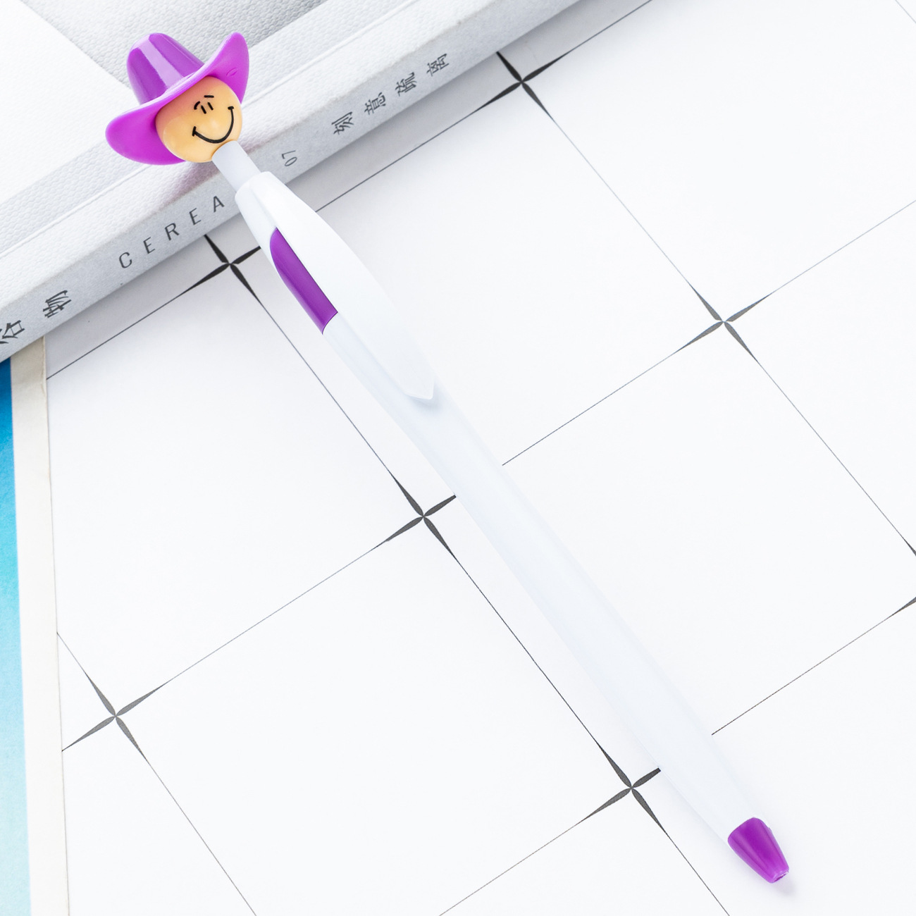 Pequeña calabaza bolígrafo de plástico sombrero de vaquero bolígrafo de juguete se puede imprimir logotipo creativo sonriente plástico bolígrafo al por mayor