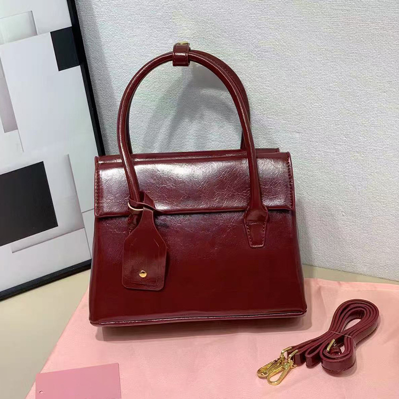 Aventure bolso de concha italiano mujer 2024 nuevo bolso de bolos retro miu bolso de mensajero portátil de cuero