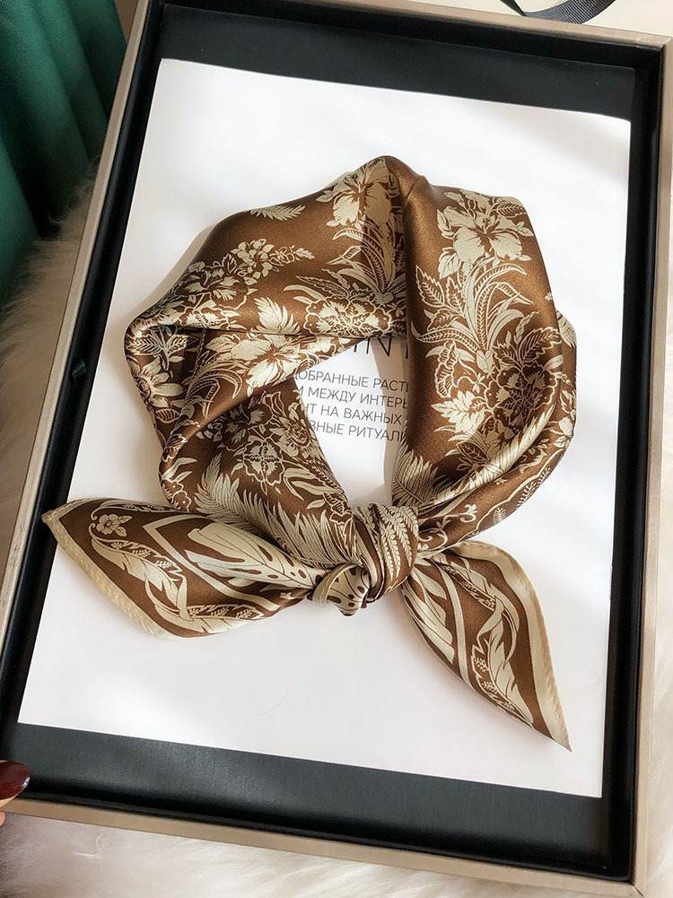 Zhilan Brown / 53*53cm