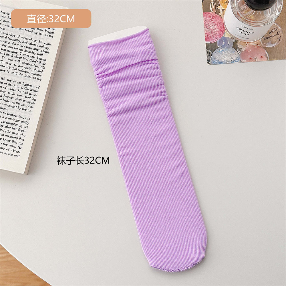 Calcetines de hielo calcetines de terciopelo de primavera y verano para mujer medias de media pantorrilla calcetines de JK largos blancos puros calcetines de moda al por mayor