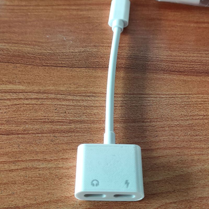 アップルのiphoneアダプターを適用します。|undefined