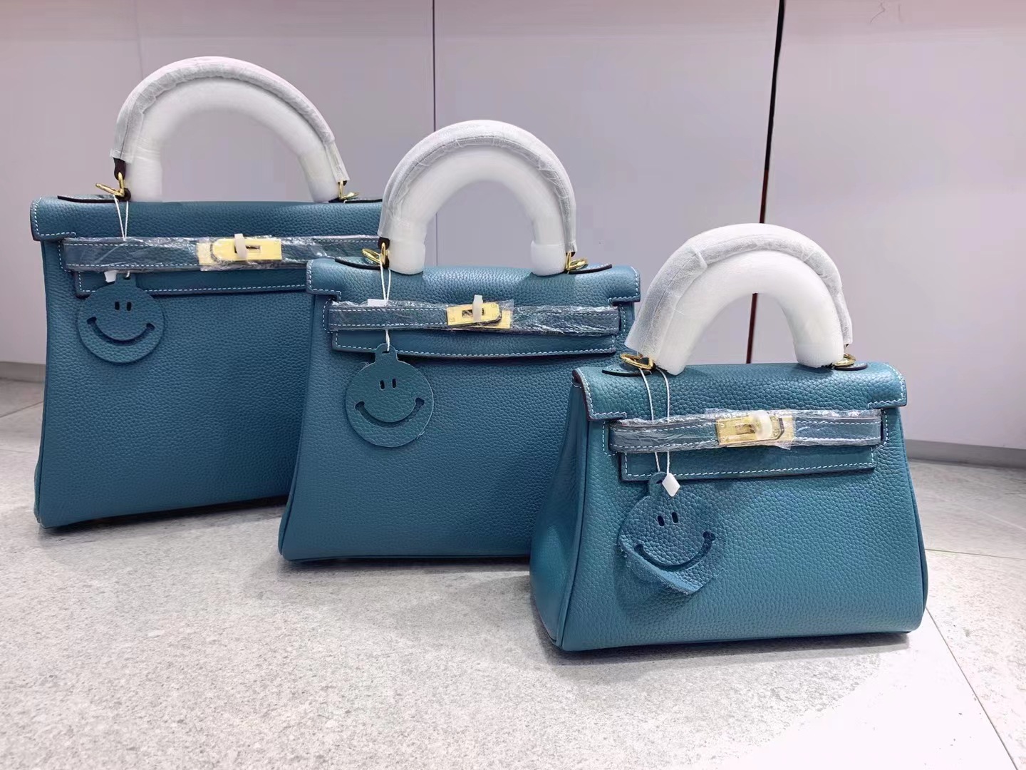 内缝凯莉孔雀蓝