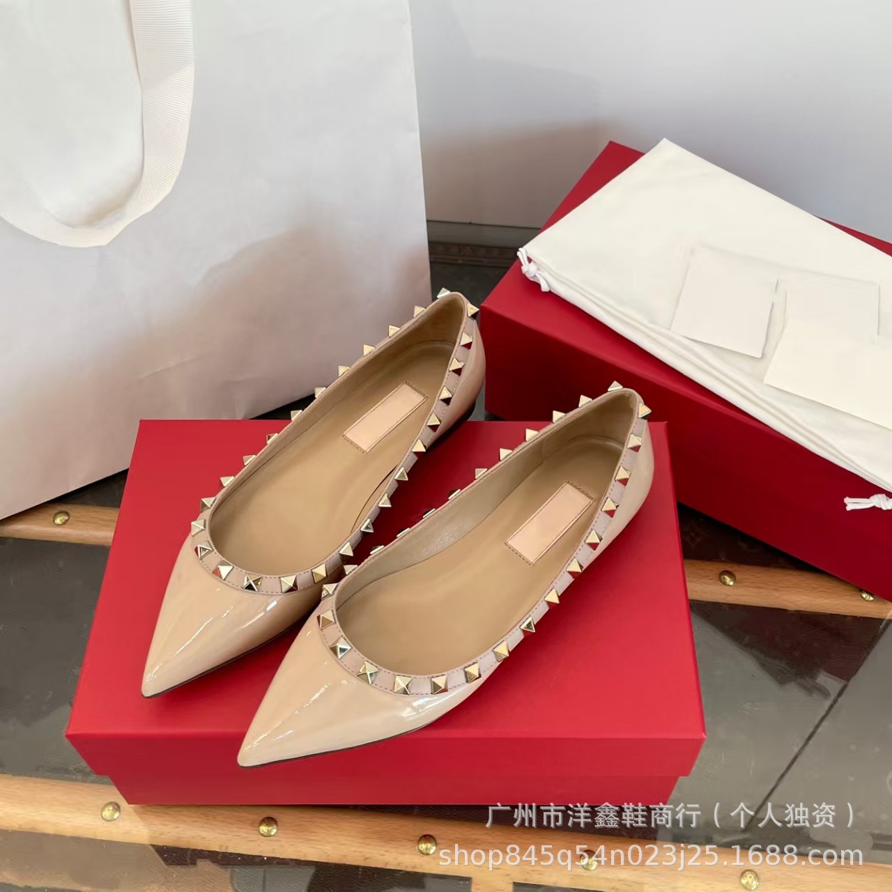 Shoes nude flat