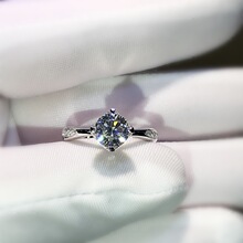 网红直播镀白金仿莫桑石戒指 四爪副钻仿真钻戒女订婚钻戒指开口