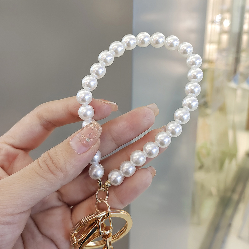 Llavero de camelia con perla estilo vintage francés elegante_voghion.com