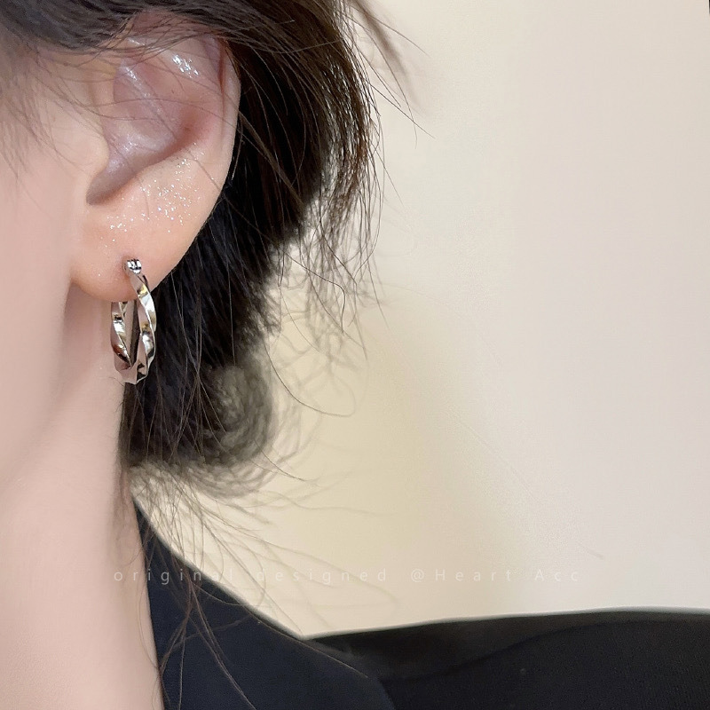 Advanced Feminine Temperament, 2024 New Round With Small And Cool Style, Plain Earrings_voghion.com