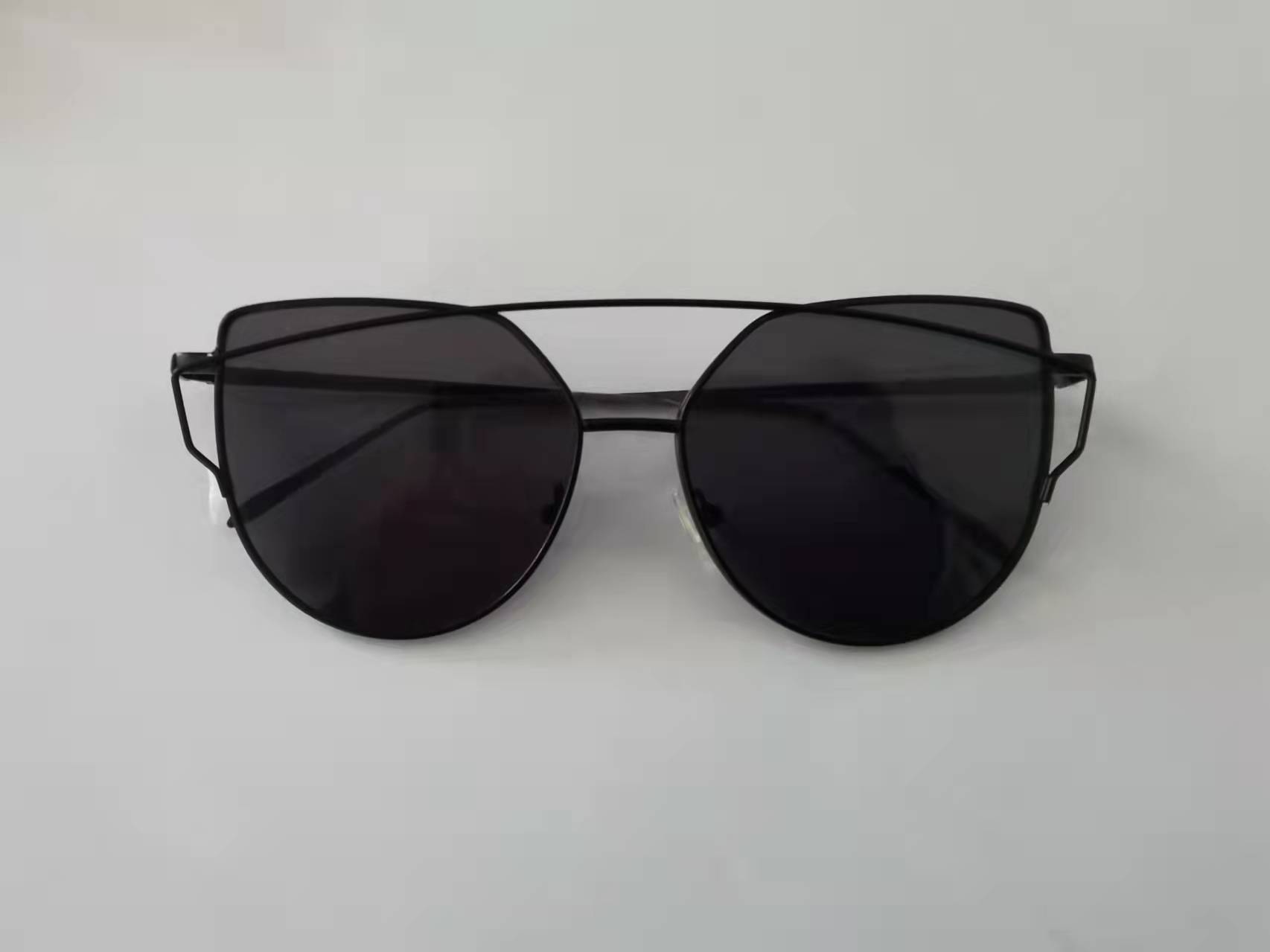 블랙 프레임 회색 시트