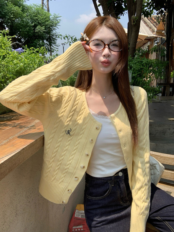 红色开衫外套女早秋穿搭2025新款春秋麻花毛衣外搭针织上衣|undefined