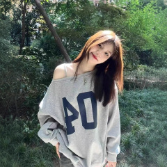 美式辣妹斜肩数字设计感长袖卫衣女2025秋季新款纯欲宽松露肩上衣