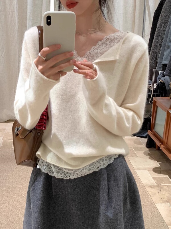 Lace Splicing V-Neck White Long-Sleeved Knitted Bottoming Shirt for Women in Autumn and Winter with a Beautiful Design and a Pretty Top Underneath Lace Splicing V-Neck White Long-Sleeved Knitted Bottoming Shirt for Women in Autumn and Winter with a Beautiful Design and a Pretty Top Underneath