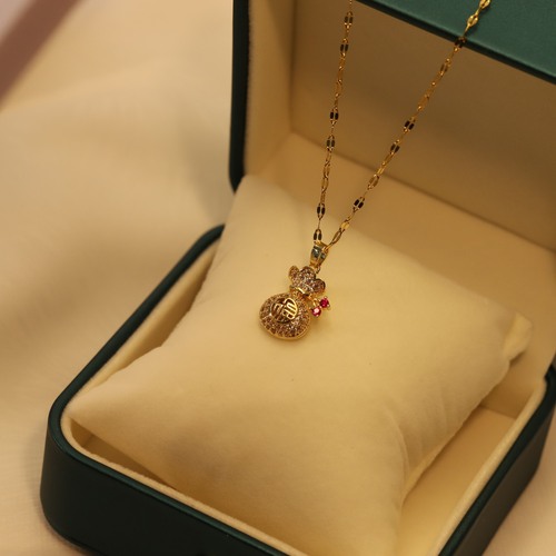 New hollow money bag titanium steel necklace with diamond setting, fashionable necklace for women, lucky bag lockchain.