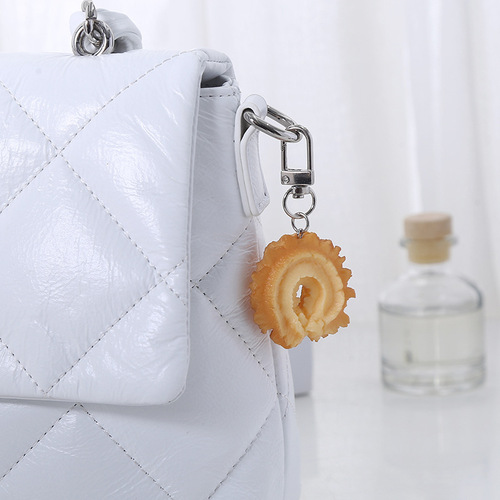 New simulation 1:1 cookie key chain wallet pendant decoration girl heart interesting mobile phone pendant wholesale