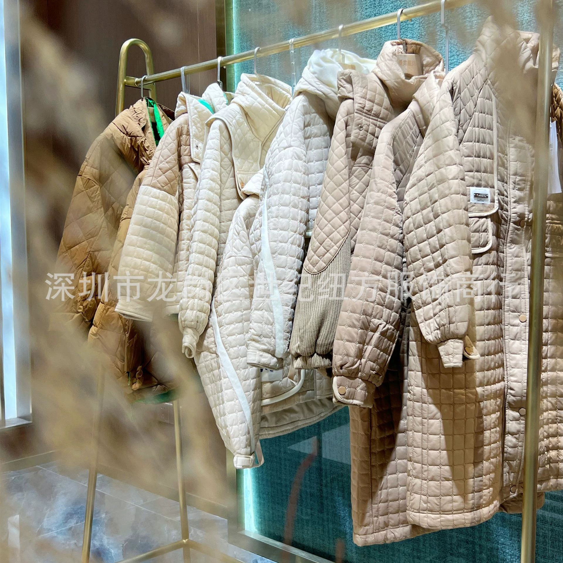 Зимний пуховик куртка хвоста оптовая продажа бренда со скидкой