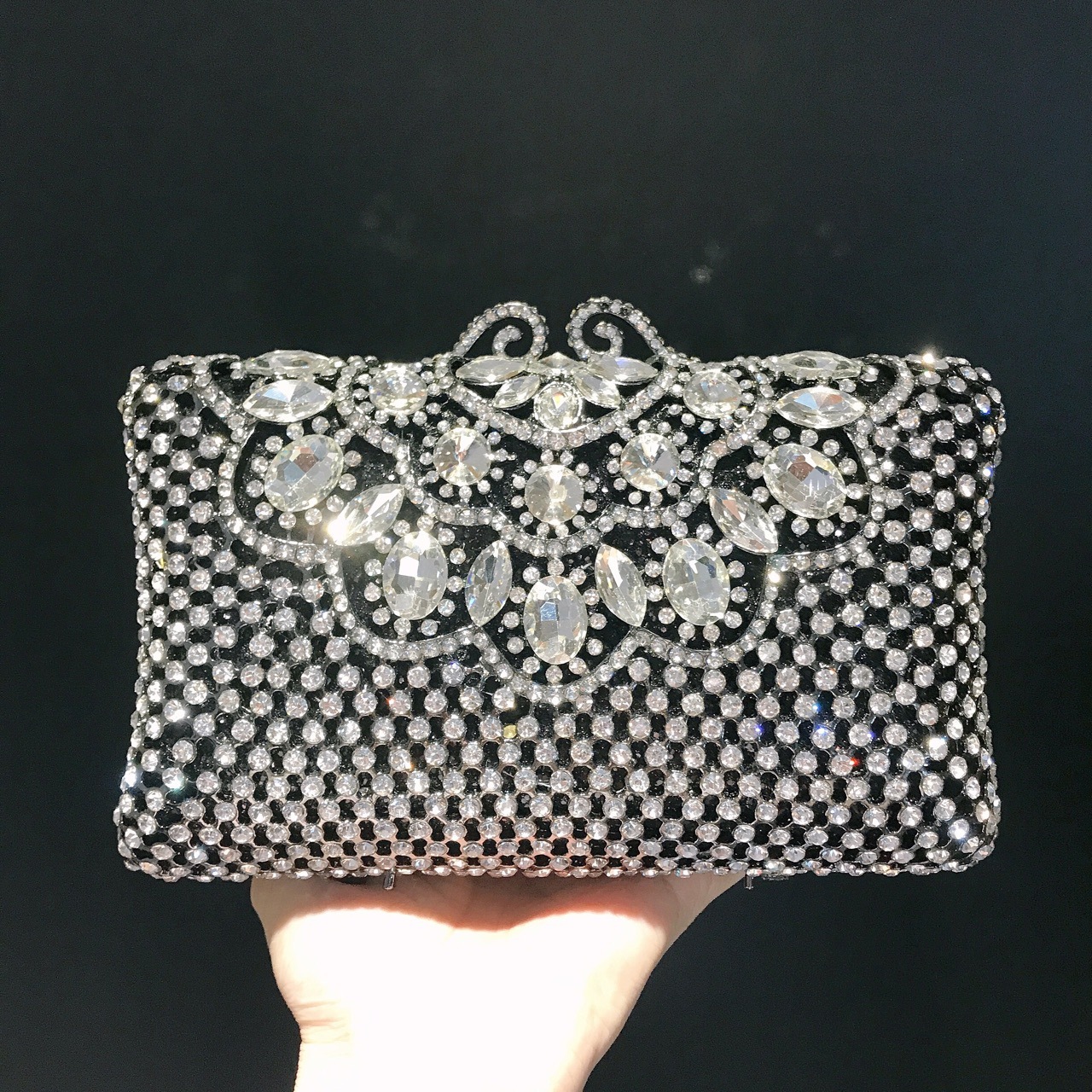 Túi clutch nữ đính kim cương thủ công kim loại rỗng dự tiệc — Màu bạc abkim Cương chi tiết 4