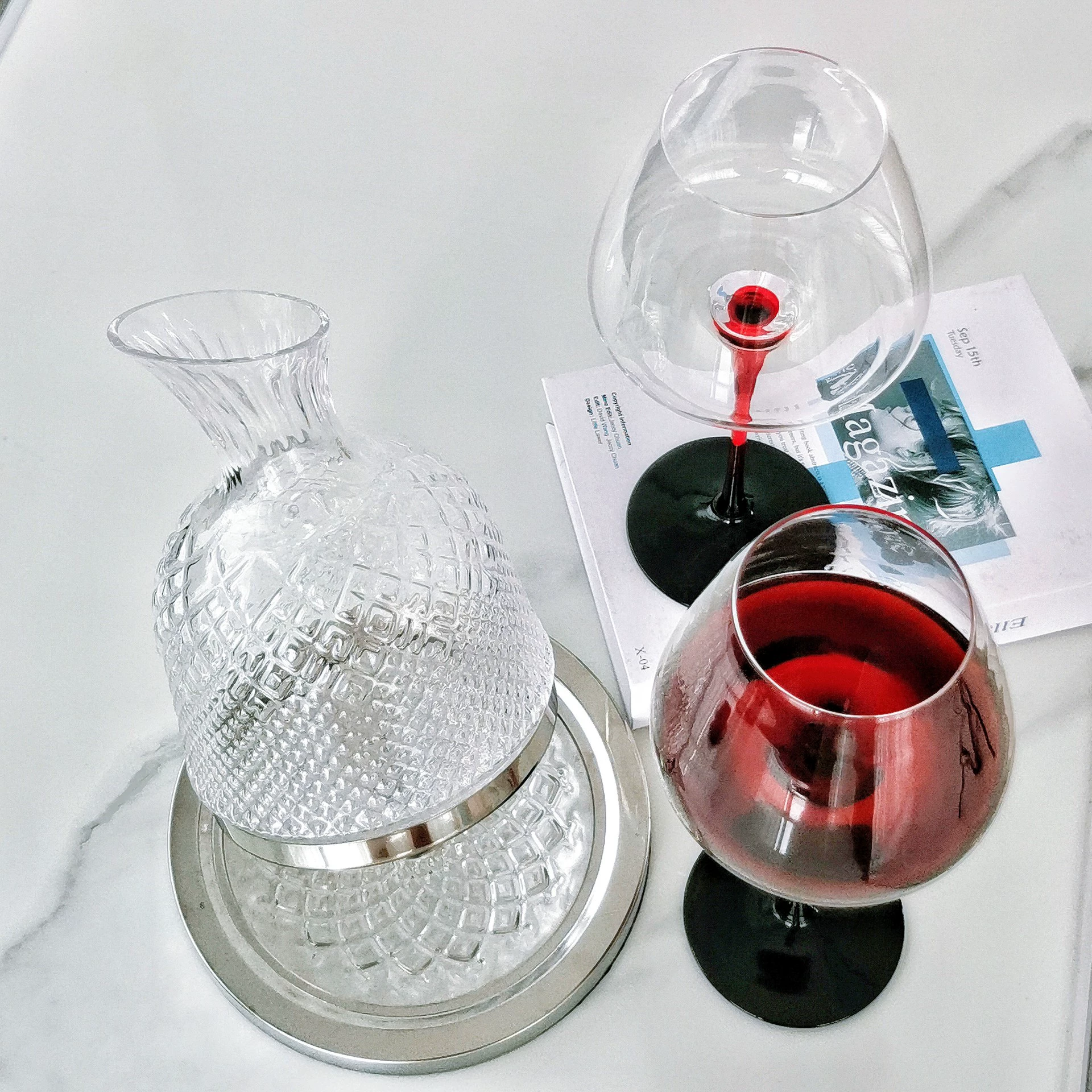 High-end wineglass, roly-poly doll, spinning top, wine decanter, set for home use, light luxury style