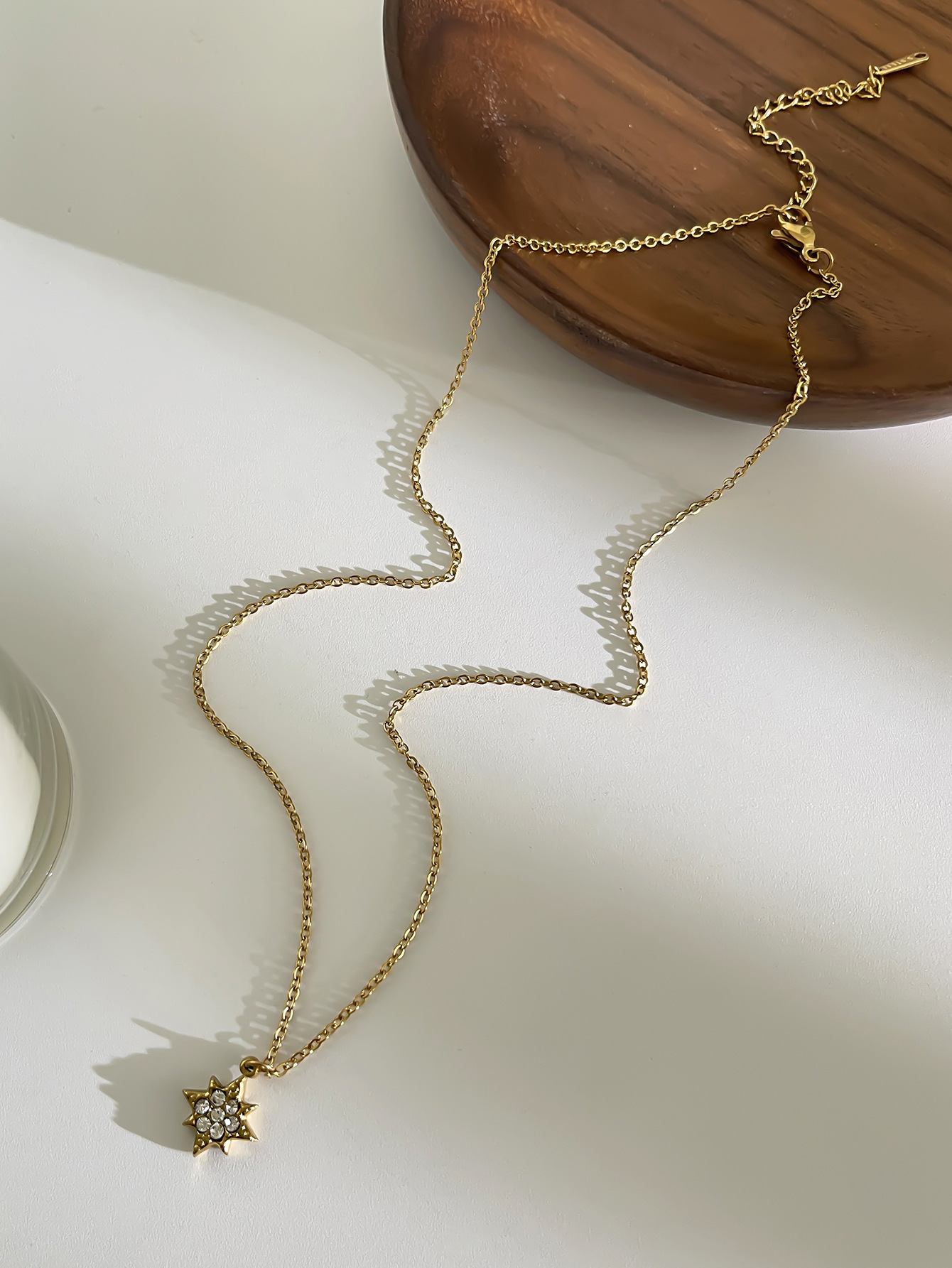 Women's Gender 18K Gold Plated 316L Stainless Steel Rhinestones Starfish Hippocampus Waterproof Non Tarnish Surgical Steel IG Style Cable Chain Pendant Necklace For Women's