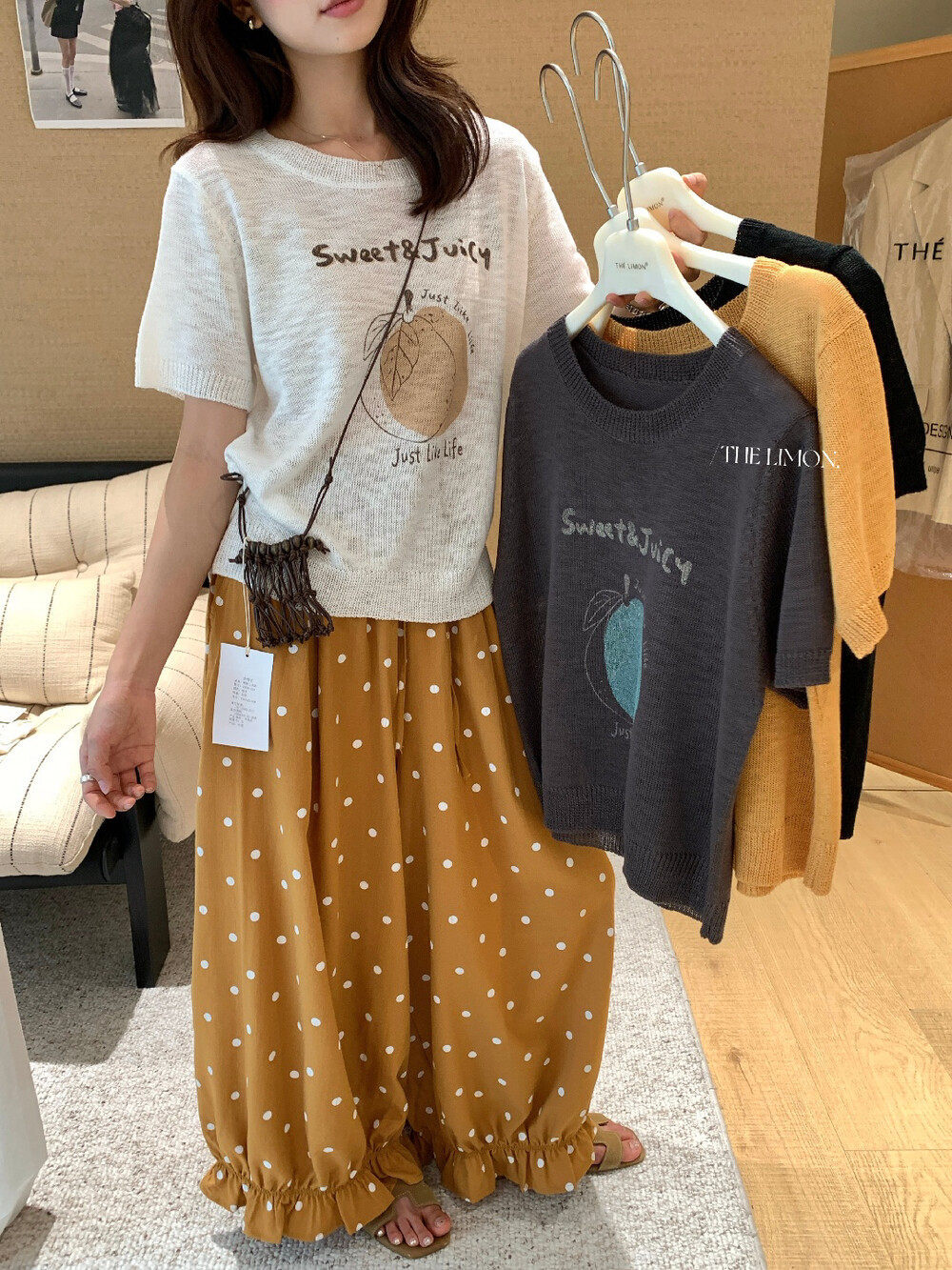 Áo thun nữ cổ tròn tay ngắn họa tiết trái cây chất liệu bamboo linen — màu đen, trắng ngà, màu cam, màu xám chi tiết 17