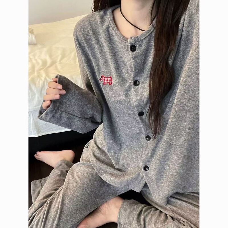 Lazy-style, cute embroidered dog-patterned pajamas for women, with fleece lining, suitable for autumn and winter, warm and comfortable, loose-fitting, and perfect for lounging at home Lazy-style, cute embroidered dog-patterned pajamas for women, with fleece lining, suitable for autumn and winter, warm and comfortable, loose-fitting, and perfect for lounging at home