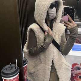 新款连帽皮草马甲女毛绒绒皮毛一体背心冬外穿保暖羊羔毛外套