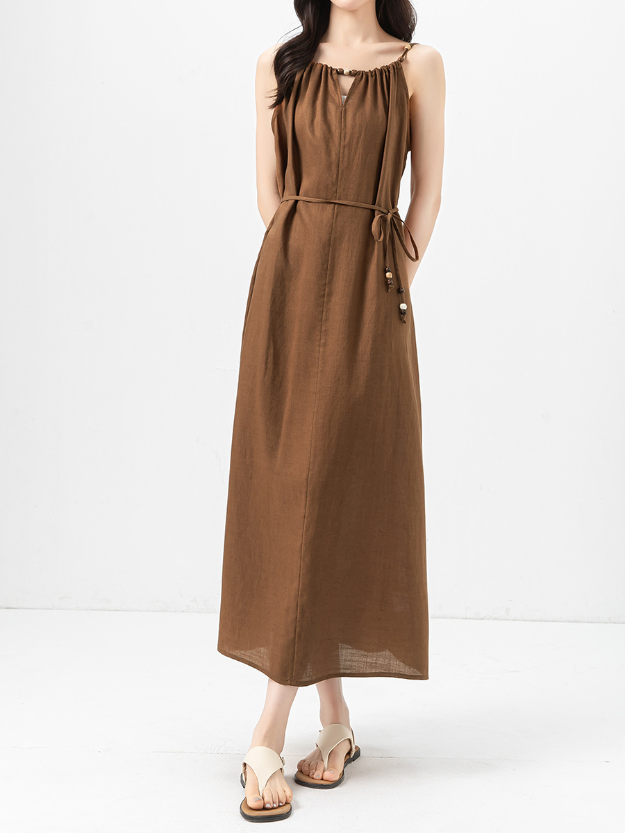 Váy maxi hai dây đính cườm phong cách nghỉ dưỡng, dáng chữ A rộng rãi, chất Tencel phối sợi gai mỏng mùa hè — Màu caramel