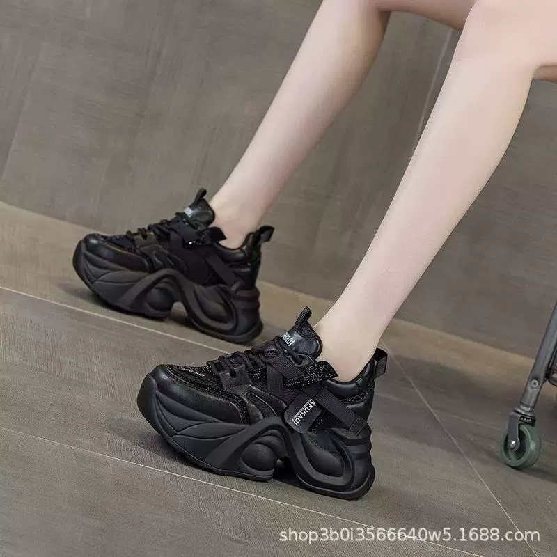 [Большое количество отправлено] Туфли для папы на толстой подошве, увеличивающие рост, прямая трансляция, популярная повседневная обувь, экспортная трансграничная спортивная обувь бежевого цвета.