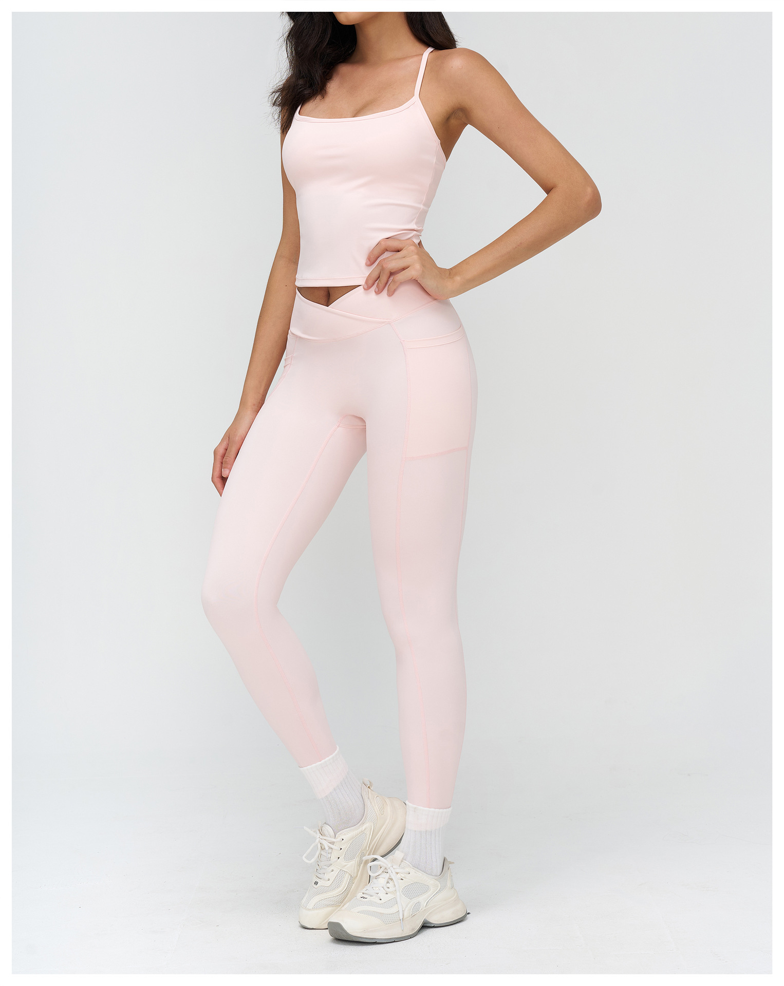 Ensemble yoga pour femme avec col montant et fermeture éclair_voghion.com