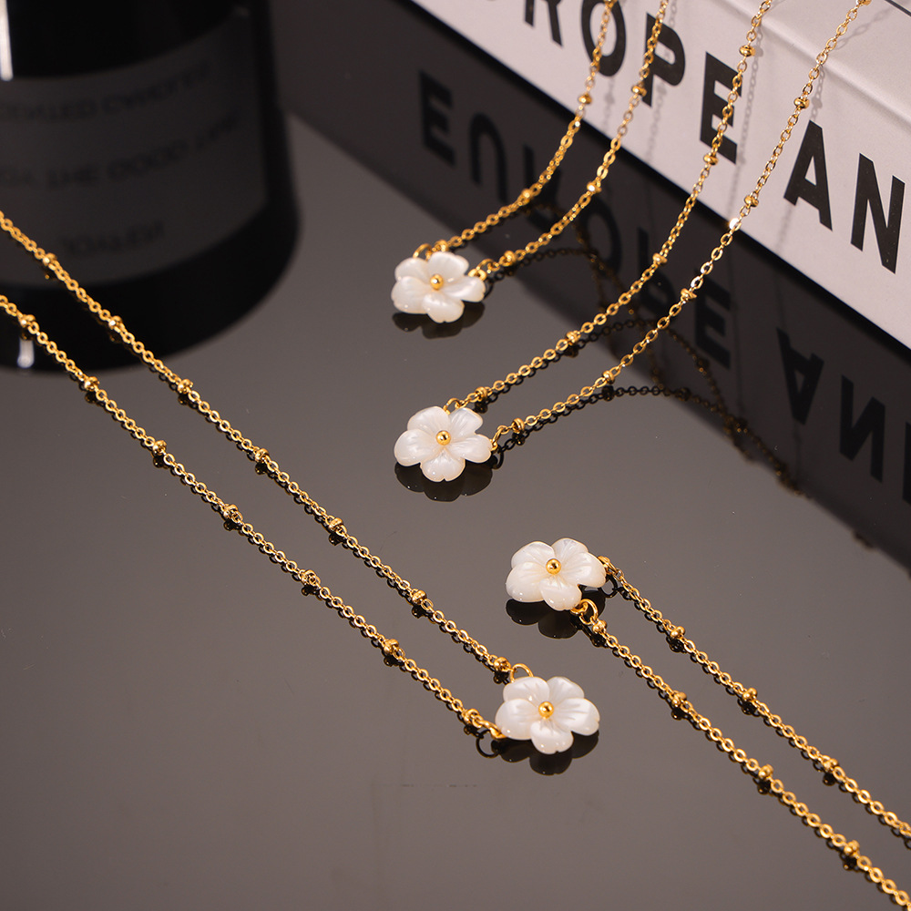 Chic Style Fashion Personality Elegant Temperament Cold Style Necklace White Seashell Flower Pendant Clip Bead Chain Titanium Steel Jewelry_voghion.com