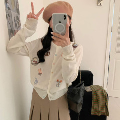 25秋季韩系全羊毛圆领清新小彩扣蛋糕卡通刺绣休闲百搭女针织开衫
