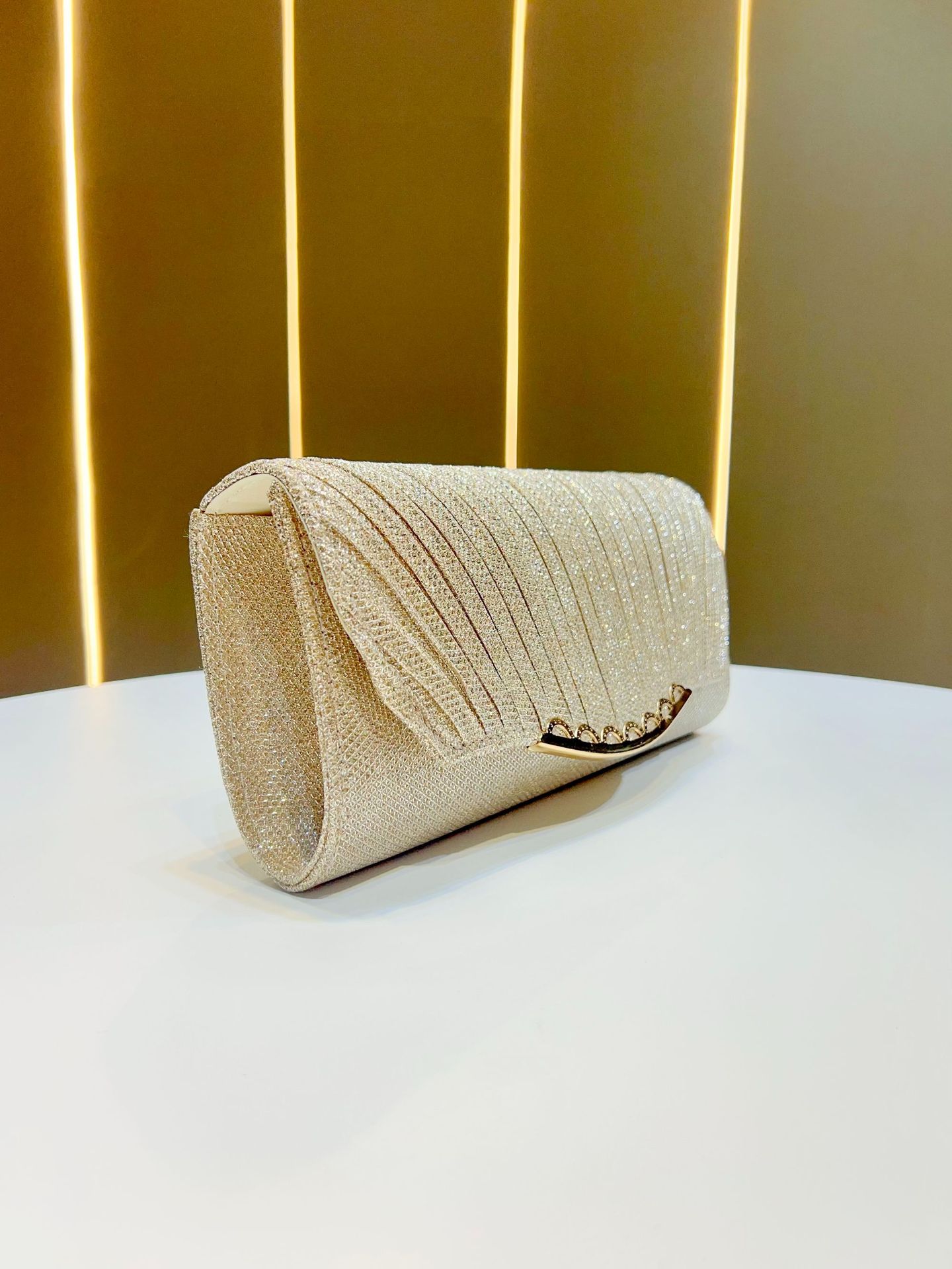 Nuevo bolso de cena brillante transfronterizo, embrague, bolso femenino de verano, bolso femenino de mensajero de moda de lujo ligero de alta gama