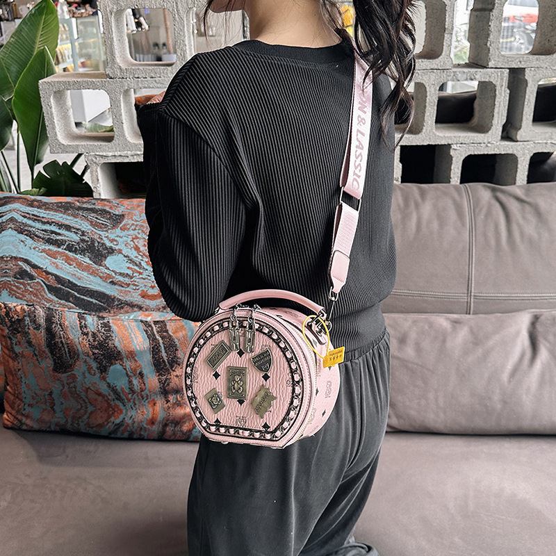 Bolsa de insignia de nicho de alta calidad para mujeres 2023 primavera nueva moda estilo coreano todo partido hombro crossbody pequeña bolsa redonda