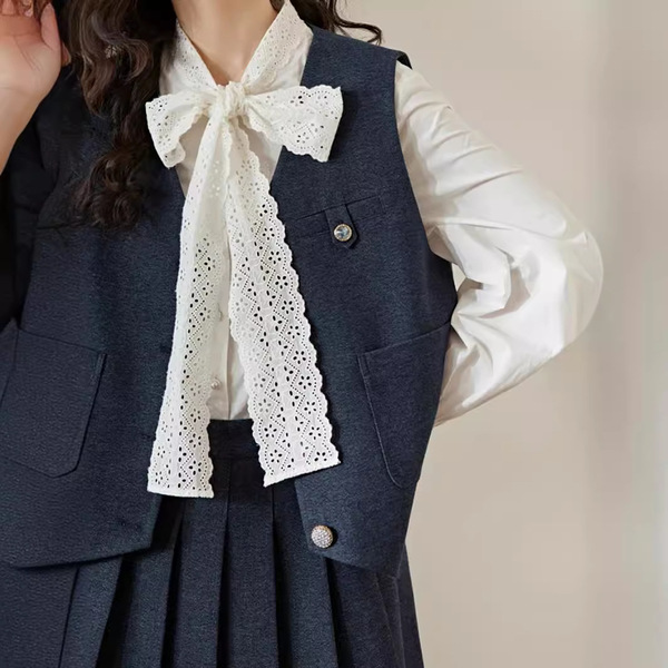 Lace spring base shirt with bow