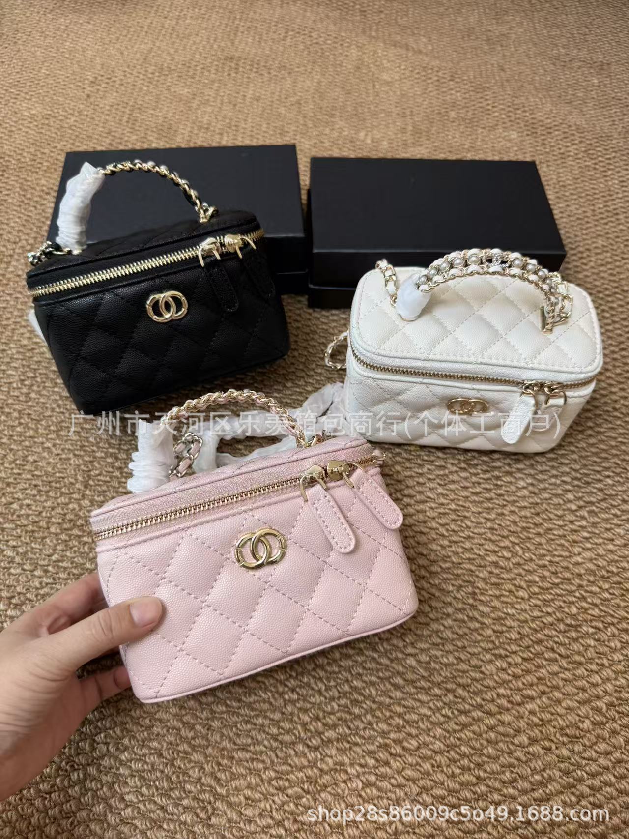 26 new models of cross-border pearl handle boxes, simple and versatile handbags, crossbody bags, quilted small Chanel-style chain bags for women