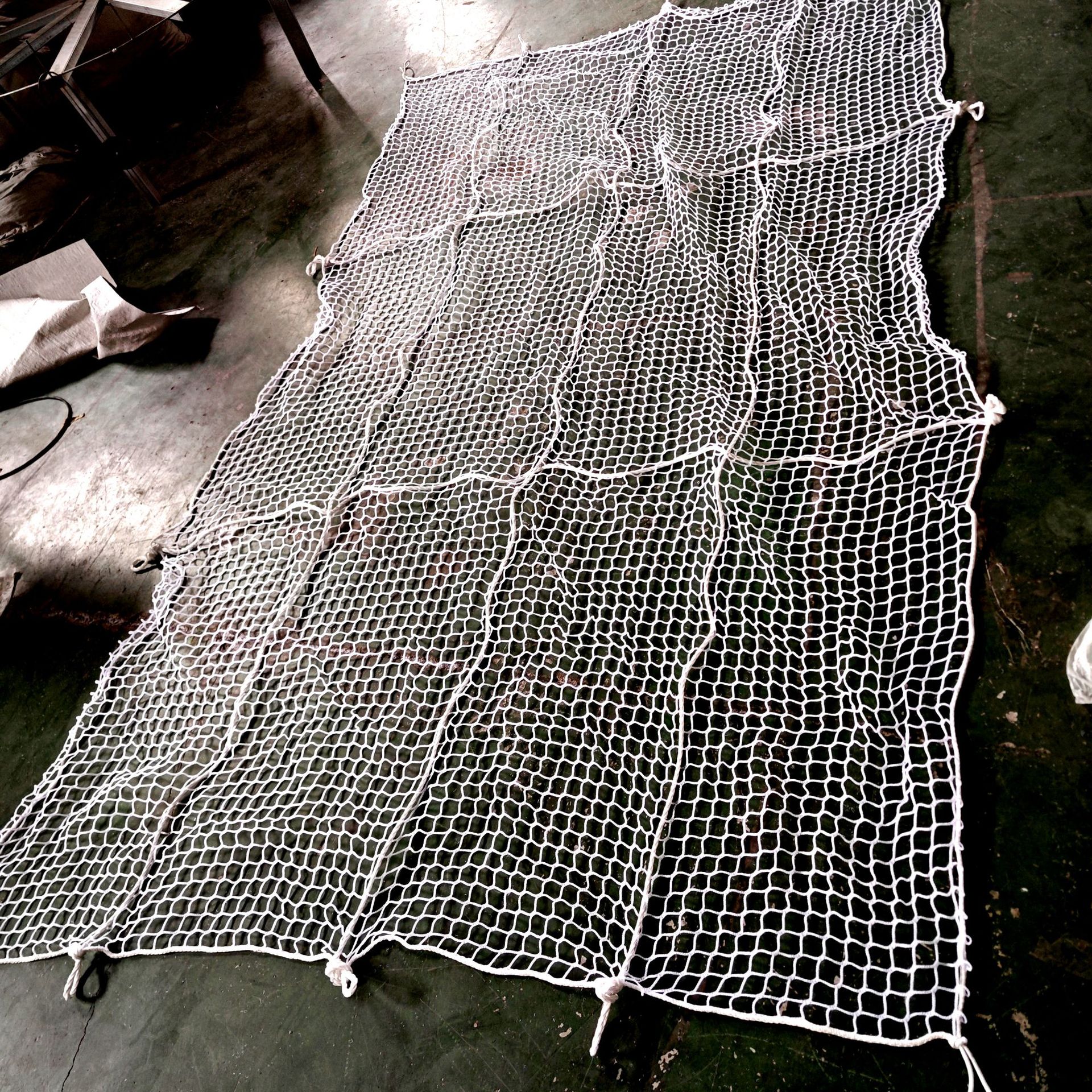 酒窖水池防坠网