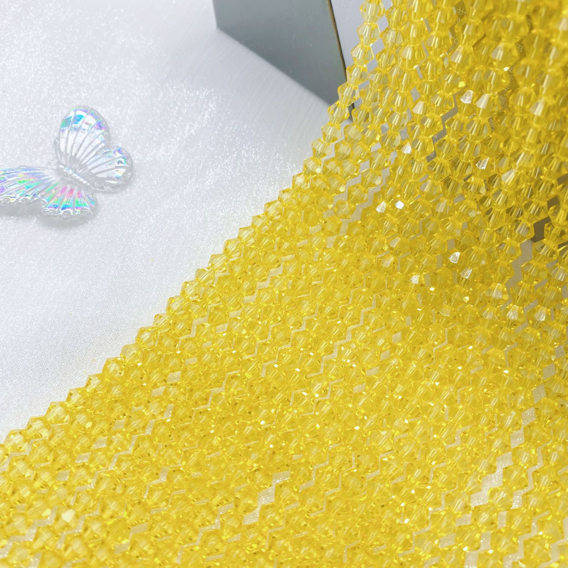 밝은 노란색 이중 뾰족한 체인