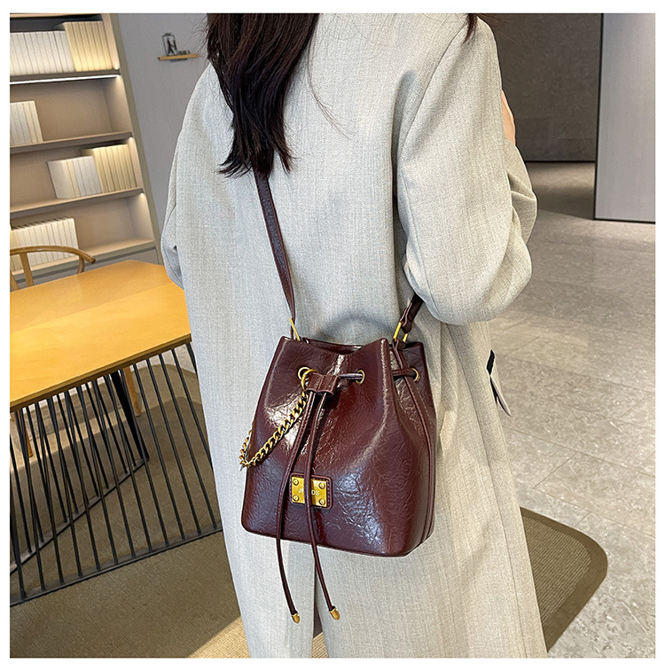 792g Weight Polyester Lining Material Sewing Thread Fashion Element String Closure Type Single Shoulder Strap Strap Type Bucket Bag Bags Type Casual, Street, Shopping Occasion Pu Leather Material Solid Color Pattern All Seasons Season Women's Gender Streetwear Style Bucket Shape Medium Size Women's Medium Pu Leather Solid Color Streetwear Sewing Thread Bucket String Bucket Bag 1