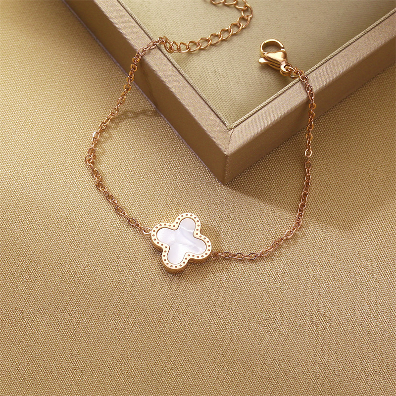 Mujeres no desvanecen la pulsera de acero de titanio de venta transfronteriza negro y blanco de cuatro hojas cadena de oro rosa nicho joyería de lujo ligera image 3