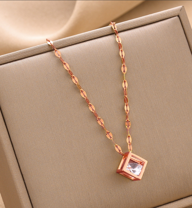 Collar de acero de titanio nuevo transfronterizo, joyería femenina, personalidad de moda, venta caliente simple, joyería de cadena de clavícula femenina, collar creativo image 76