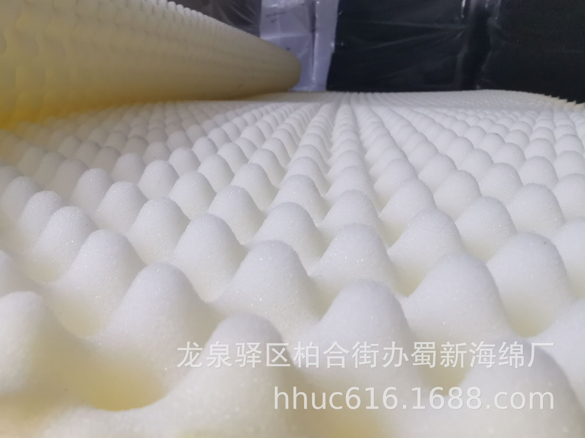 供应黄色阻燃波浪吸音海绵 设备内静音防火海绵 墙面自粘隔音泡棉