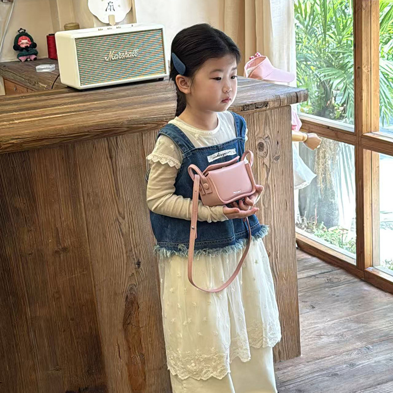 Bolsa de hombro coreana para niños y niñas simple color sólido mini bolso de hombro para niñas letras extranjeras para niños bolso pequeño