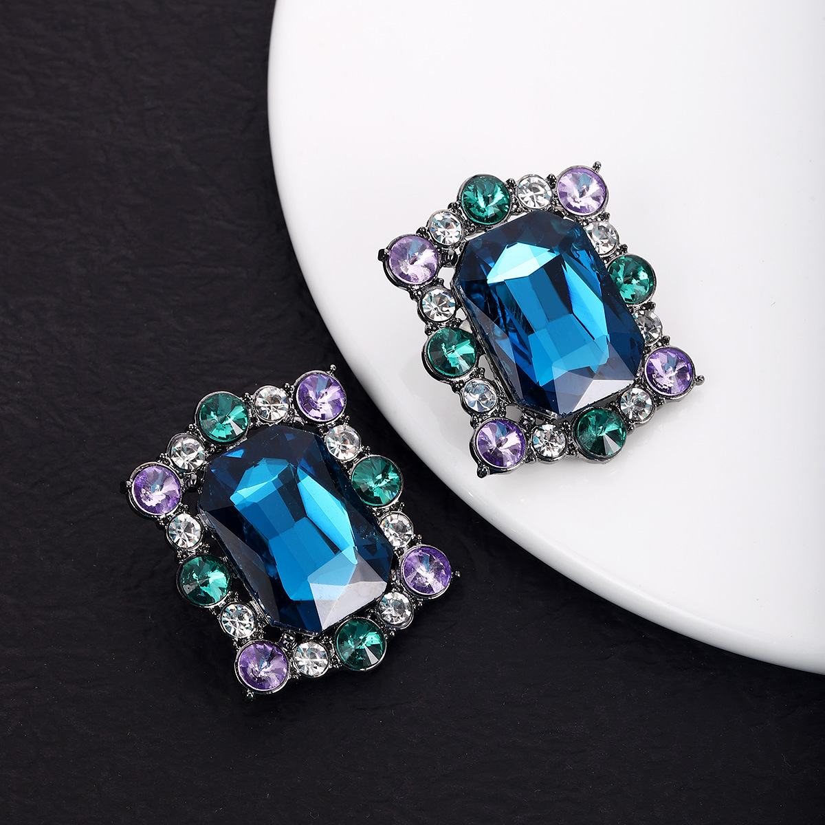 Vintage Style Geometric Alloy Inlay Glass Womenu0027S Ear Studs 1 Pair