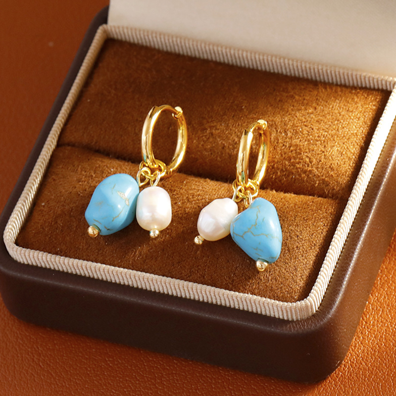Turquoise earrings from pearl, 750 sample gold