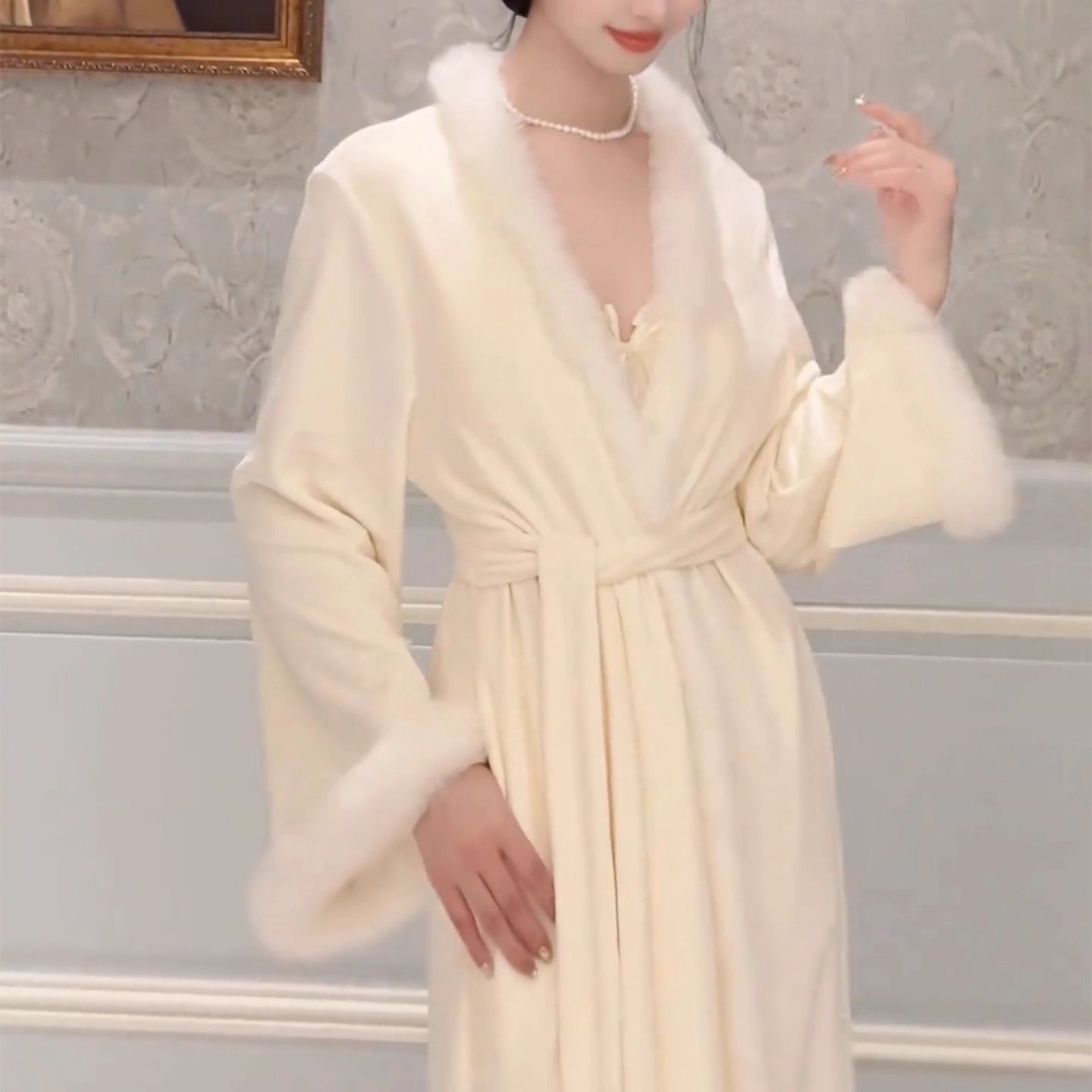 黁白新款网红同款法式轻奢海岛绒毛绒领睡袍女士秋冬季家居服保暖