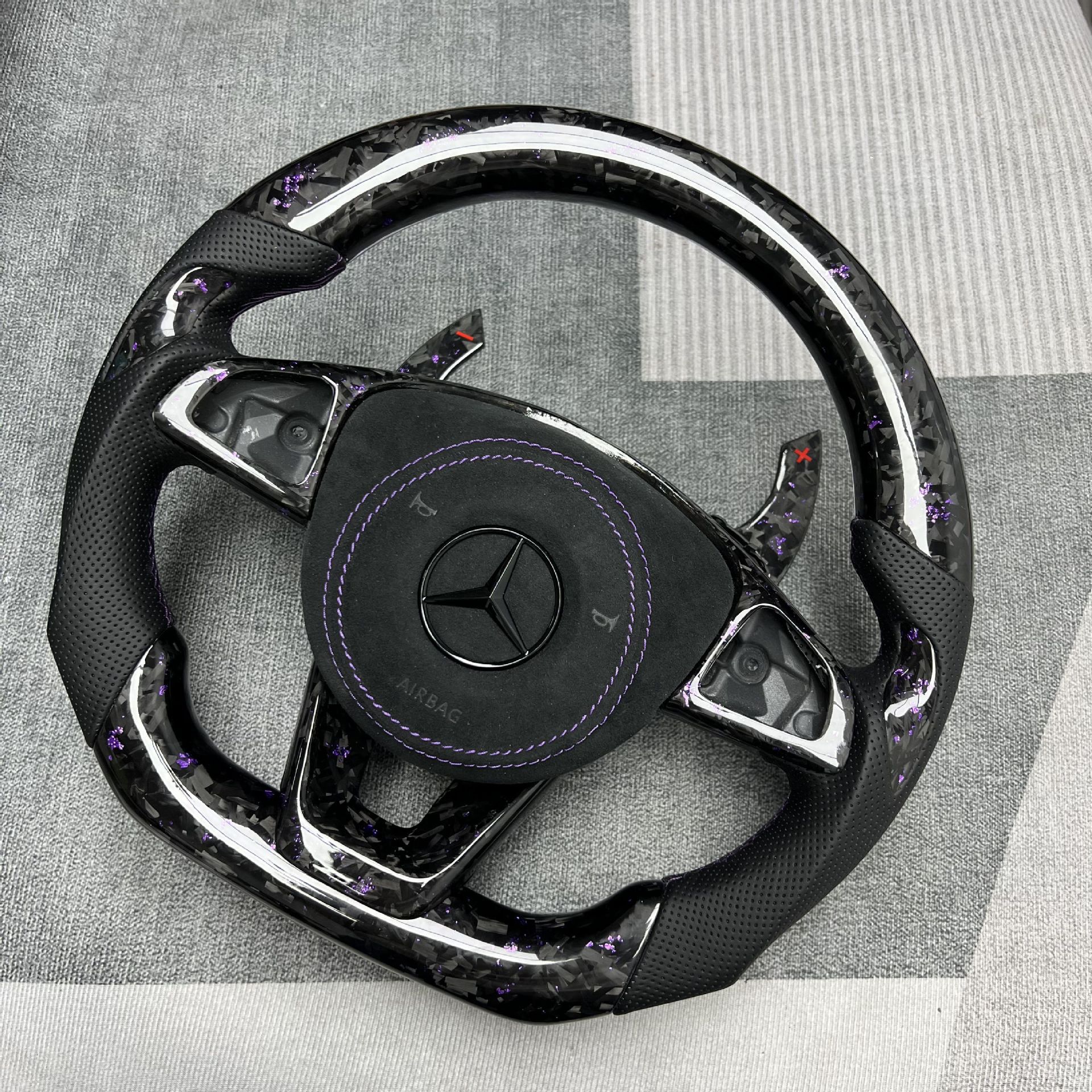 Source Factory Car Steering Wheel Modification, Suitable for Mercedes E-Class Car Carbon Fiber Steering Wheel Processing and Customization