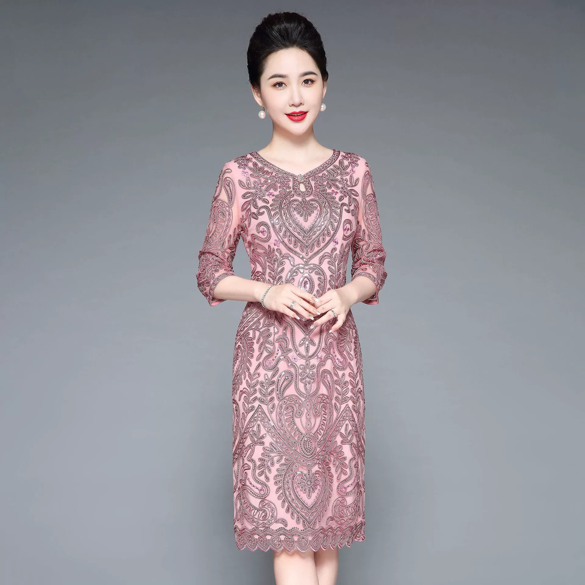 Поколение Шэньчжэнь высокого класса свадебный банкет мать-в-законе платье женщин среднего возраста и пожилых красный плюс размер платья взрывы